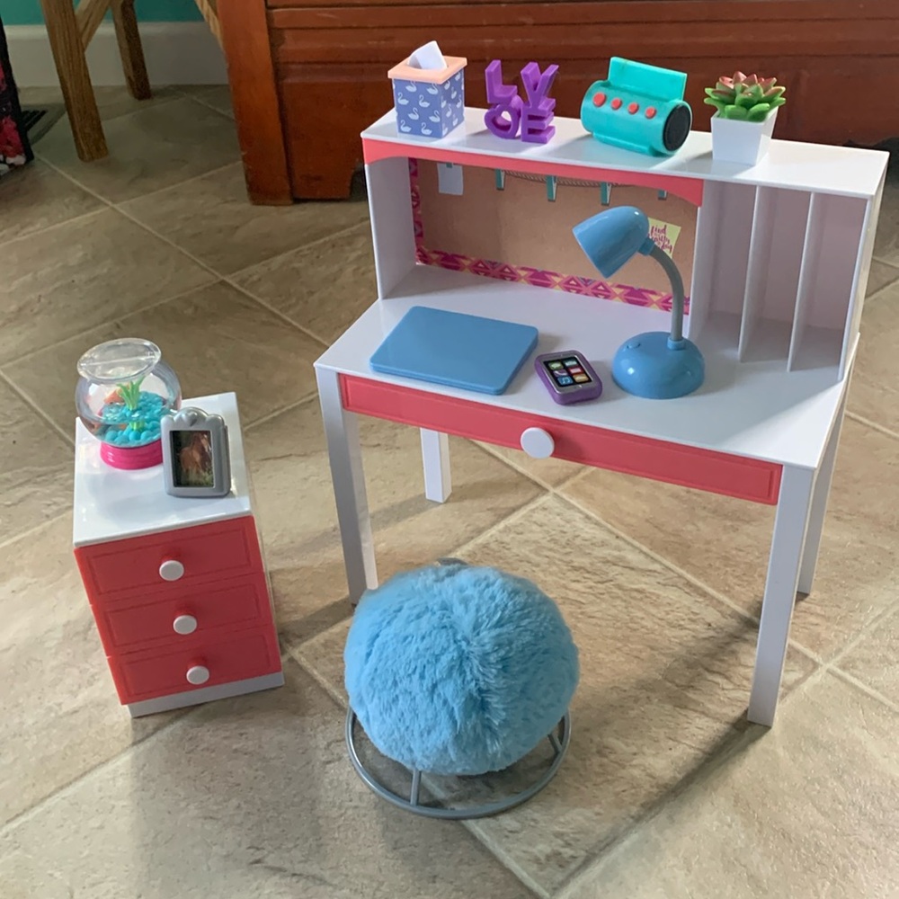 18” Doll Desk Set. 12 pieces.